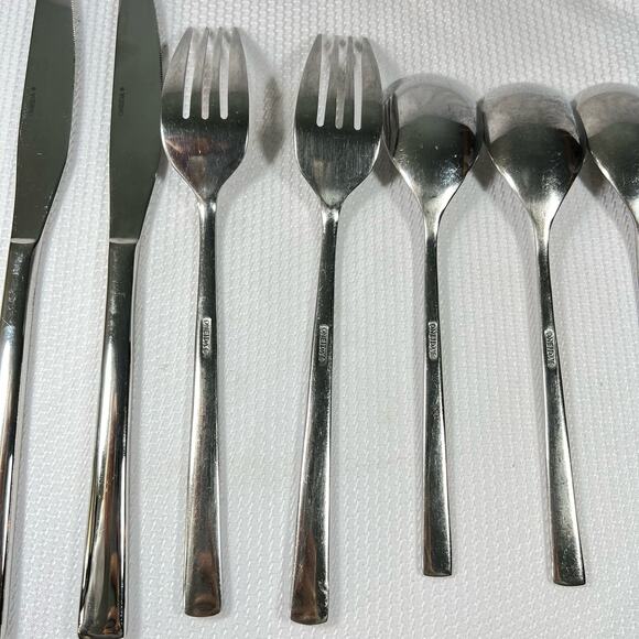 Oneida Etta Piece Everyday Flatware Set - Picture 4 of 13